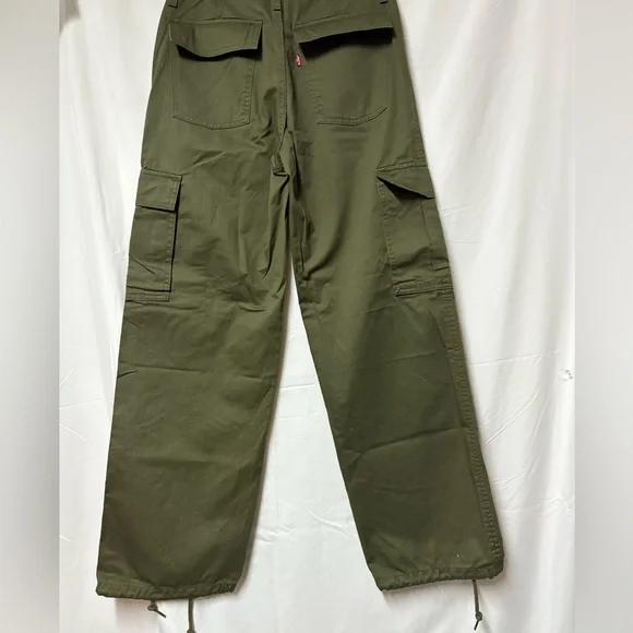 Levi's Women's Olive Cargo Pants - Picture 2 of 10